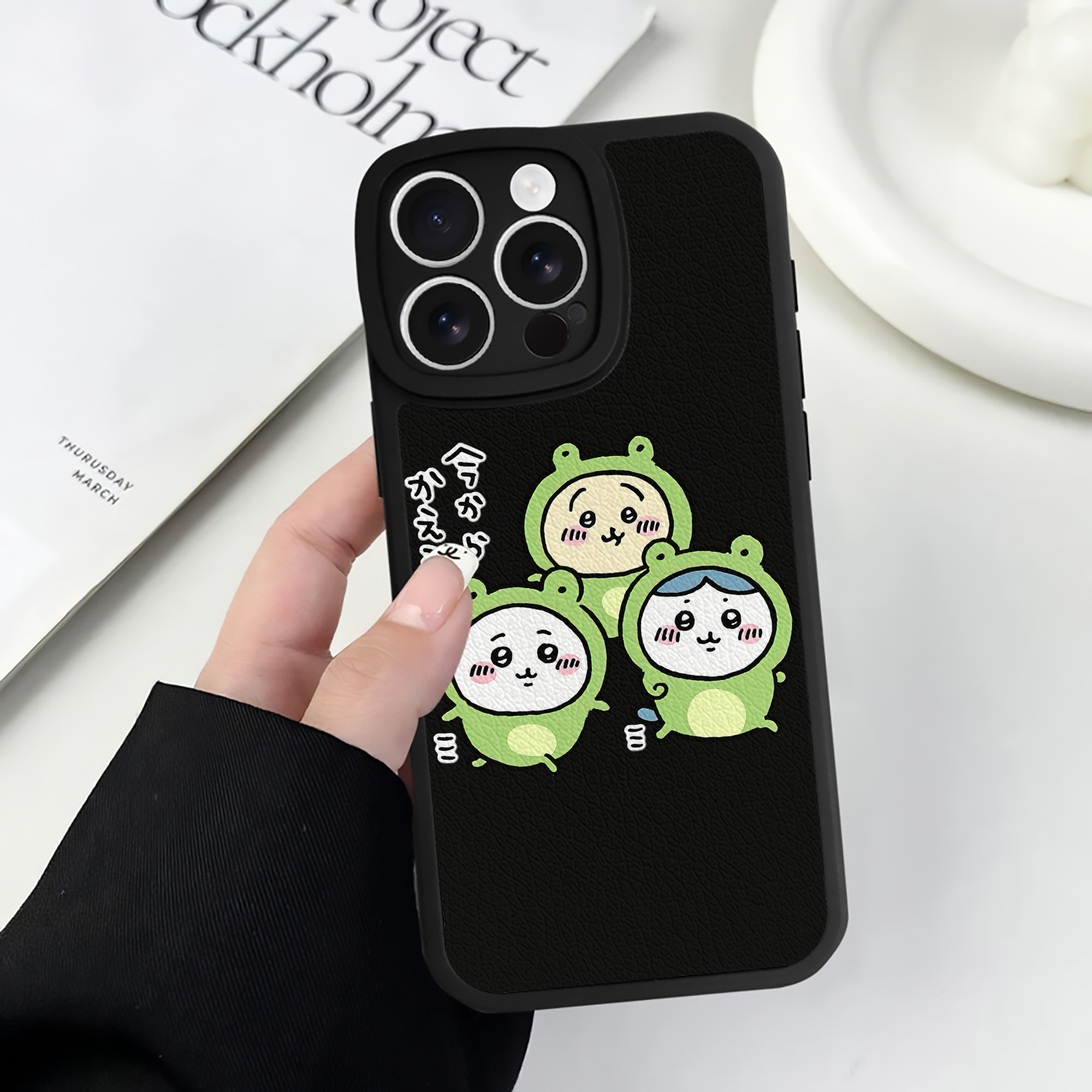 （画像用） ちいかわ ハチワレ Chii-kawa hachiware 【iPhone 16シリーズ対応】シリコンスマホケース（レザー調） 材質：シリコン